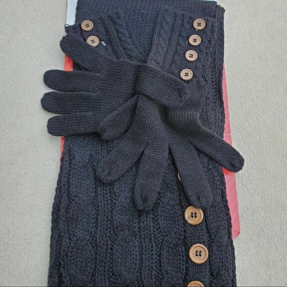 NWT 2 Piece Knit Scarf and Gloves Set - Picture 6 of 11